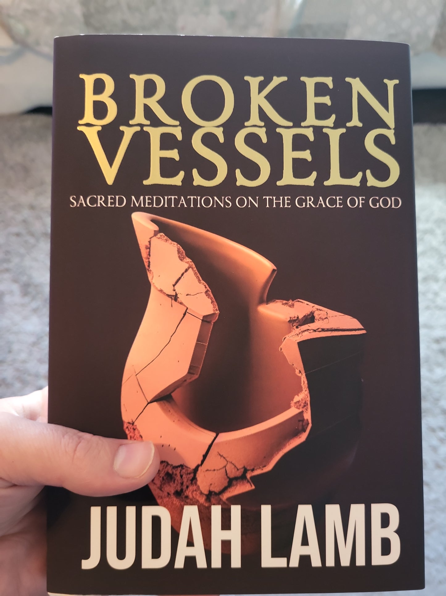 Broken Vessels: Sacred Meditations on the Grace of God [Premium Hardcover w/ Jacket + Ribbon]]